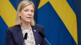 Mutabakat sonrası İsveç'te skandal olay! Vekillerin PKK paçavrasıyla poz vermesi, başbakanı çileden çıkardı