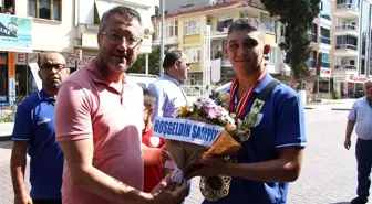 Kırkpınar'ın tozkoparan boyu şampiyonuna memleketinde davullu zurnalı karşılama