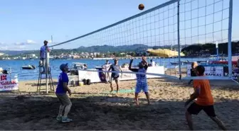 Manyetik kumda voleybol turnuvası başladı