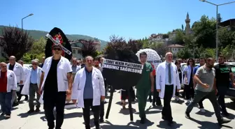 Sağlık çalışanlarından Dr. Karakaya'nın öldürülmesine tepki