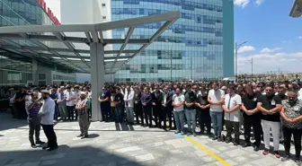 ÖLDÜRÜLEN DOKTOR İÇİN HASTANE ÖNÜNDE GIYABİ CENAZE NAMAZI KILINDI