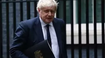 Son Dakika! İngiltere'de 50'ye yakın hükümet görevlisinin istifası sonrası Başbakan Boris Johnson da görevini bıraktı