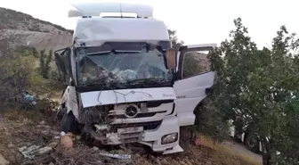 Son dakika... Yakıt tankeri şarampole sürüklendi: 1 yaralı