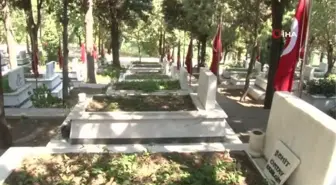 Son dakika haber | İzmir'de şehitliklerde buruk bayram arefesi