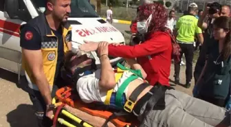 Son dakika haberi: AMBULANSA TAŞINIRKEN SAĞLIK ÇALIŞANININ ELİNİ BIRAKMADI