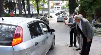 Başkan Bakkalcıoğlu, mezarlık ziyaretine gelen vatandaşların bayramını kutladı