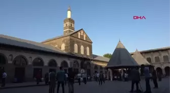 Diyarbakır'da bayram namazında tarihi camilerde yoğunluk