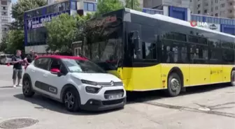 Son dakika haber: Kadıköy'de İETT otobüsü ile otomobil çarpıştı: 3 yaralı