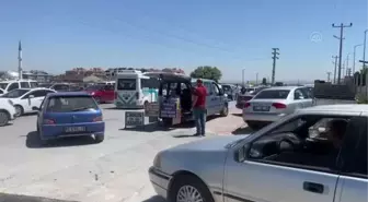 'Çorbacı dayı' bir bardak limonatayla gönülleri serinletiyor