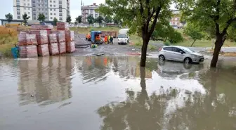 Sultangazi'de su baskını nedeniyle ev ve iş yerleri zarar gördü