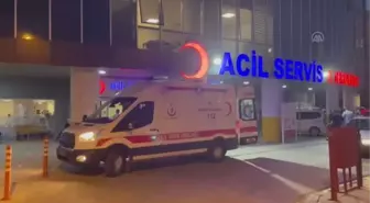 Kavgaya müdahale eden polis memuru bacağından bıçaklandı