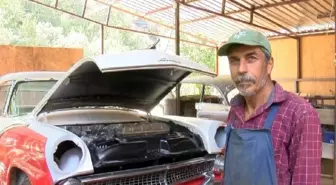 1955 model klasik otomobile ahırda restore