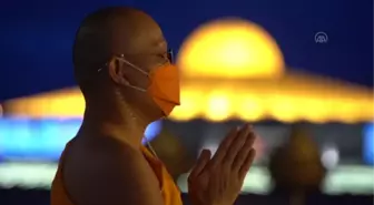 PATHUM THANİ - Tayland'daki Wat Dhammakaya Tapınağı binlerce ışıkla donatıldı