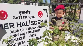 15 Temmuz Kahramanı Şehit Halisdemir'in kabrine ziyaretçi akını