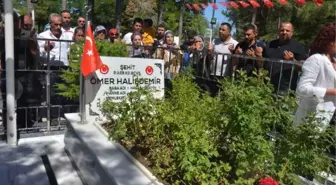 15 TEMMUZ'UN YIL DÖNÜMÜNDE ÖMER HALİSDEMİR'İN KABRİNE ZİYARETÇİ AKINI