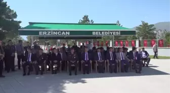 Son dakika haberi... 15 Temmuz şehitleri mezarları başında anıldı