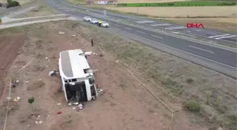 Son dakika haberleri... YOLCU OTOBÜSÜNÜN DEVRİLDİĞİ KAZANIN DRONE GÖRÜNTÜLERİ