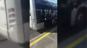 İstanbul'da arızalanan metrobüs araç yoğunluğu oluşturdu