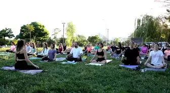 Altınşehirliler, Nilüfer Belediyesi'nin Yoga Etkinliğinde Buluştu