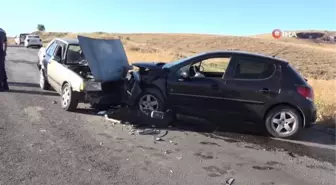 Elazığ'da otomobiller kafa kafaya çarpıştı: 8 yaralı