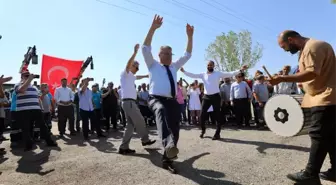 Manisa haberi: Manisa'da belediye işçileri yüzde 78'lik maaş artışını davul zurna ile kutladı