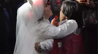 Sosyal medyada tanışıp aşık olan 108 santim boyundaki Emine ve Ahat, dünyaevine girdi