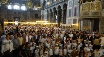 TÜGVA Yaz Okulu gençliği Ayasofya'da