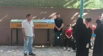 Kocaeli'de eşi tarafından bıçaklanarak öldürüldüğü öne sürülen kadının cenazesi defnedildi