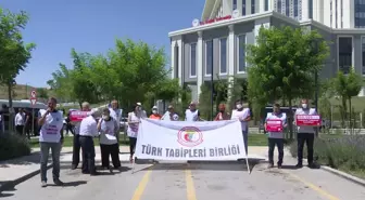 Türk Tabipleri Birliği 'Sağlığımız İçin Hekimlere Kulak Verin' Kampanyasında Toplanan 100 Bin İmzayı Sağlık Bakanlığı'na Teslim Etti