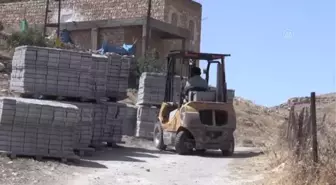 Mardin'in kırsal mahallelerinde kilitli parke taşı çalışması