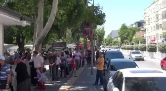 Niğde'de Halk Ekmek Kuyruğunda Bekleyen Vatandaş; '65 Yaşındayım Böyle Kuyruk Görmedim '