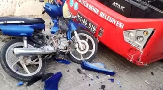 Son dakika haberleri! Motosiklet otobüse çarptı: 1 yaralı