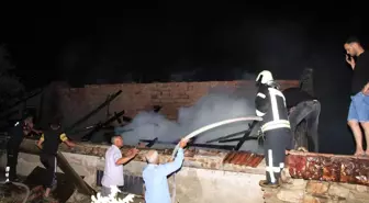 Manisa'da ahır yangını korkuttu