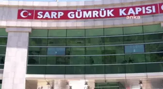 Hergün Yüzlerce Turistin Giriş Çıkış Yaptığı Sarp Sınır Kapısında Vatandaşın Oturacağı Yer Yok