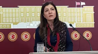 Züleyha Gülüm, Elinde Kılıç Masasında Silahla Poz Veren Dernek Başkanı'nın 'İlerde Kullanmak İçin 15 Temmuz'da Bana Hediye Ettiler' Sözlerini...