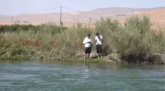 BALIK TUTMAK İÇİN GİTTİKLERİ NEHİRDE MAHSUR KALAN 2 ARKADAŞ KURTARILDI