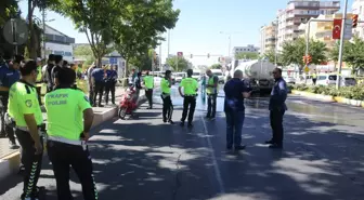 Şanlıurfa'da 2 kişinin öldüğü trafik kazası araç kamerasına yansıdı