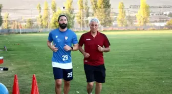 Elazığspor'un 39 yaşındaki kaptanı Yiğitcan, yıllara meydan okuyor