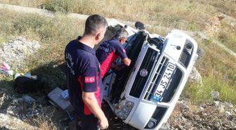 Tokat'ta devrilen hafif ticari araçtaki 3 kişi yaralandı