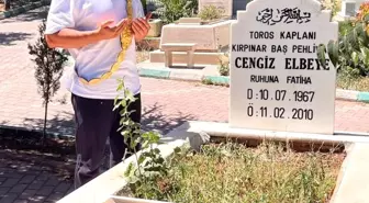 Başpehlivan Şimşek, Cengiz Elbeye'nin mezarını ziyaret etti