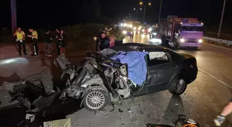 Tırla çarpışan otomobildeki baba ve oğlu öldü, 2 kişi yaralandı