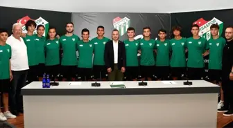 Bursa ... Bursaspor 13 futbolcu ile profesyonel sözleşme imzaladı