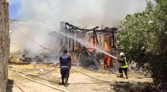 Son dakika haber... Manisa'da çıkan yangında ahşap ev kül oldu