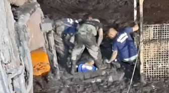 Manisa'da iş makinesiyle çalışan işçi çamur yığınının altında kalmıştı: Cansız bedenine 43 saat sonra ulaşıldı