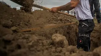 Toprağı kazan işçinin kazmasının ucuna pembe elmas takıldı: 300 yıldır böylesi ilk kez görülüyor