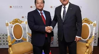 Bakan Çavuşoğlu, Kamboçya Müslümanlardan Sorumlu Kıdemli Bakanı Hassan ile görüştü