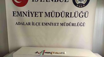 Büyükada'da 3 adrese eş zamanlı uyuşturucu operasyonu