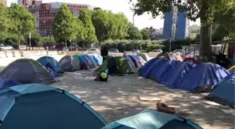 Fransa'da boğucu sıcaklar çadırlarda yaşayan evsiz aileleri tehlikeye atıyor