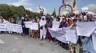 Afganistan'da bazı gruplar, ez-Zevahiri'nin öldürüldüğü saldırıyı protesto etti