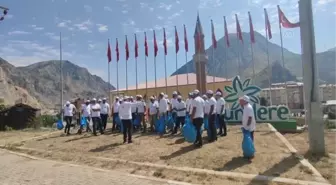 Erzurum gündem haberi: Türkiye'nin 'sakin kenti' Uzundere'de, Belediye Başkanı Aktoprak ekibiyle çöp topladı